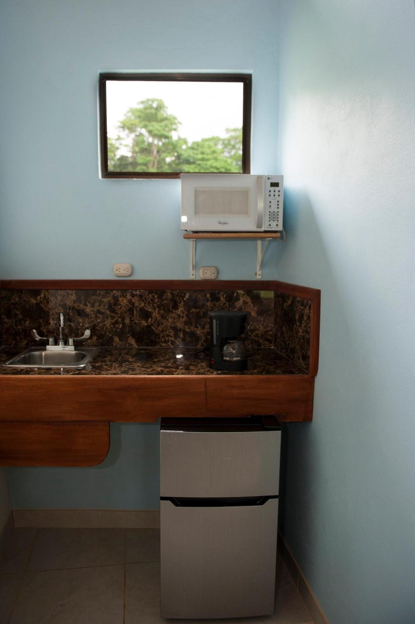 Hotel Sunshine Caribe Puerto Viejo de Talamanca Eksteriør billede