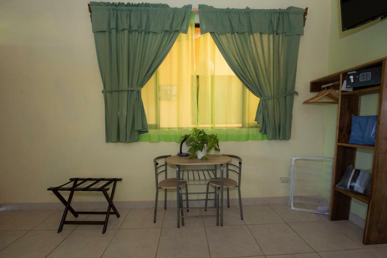 Hotel Sunshine Caribe Puerto Viejo de Talamanca Eksteriør billede